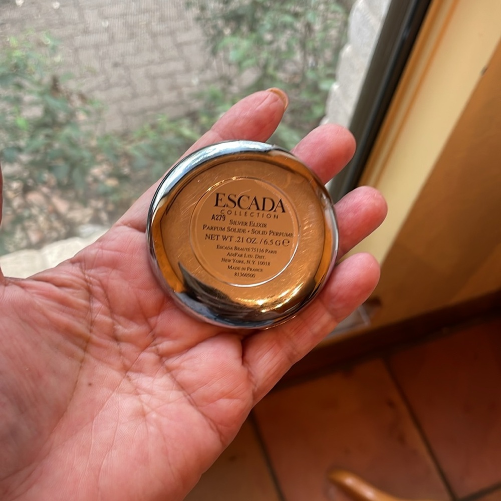 Escada compact - Picture 2 of 3